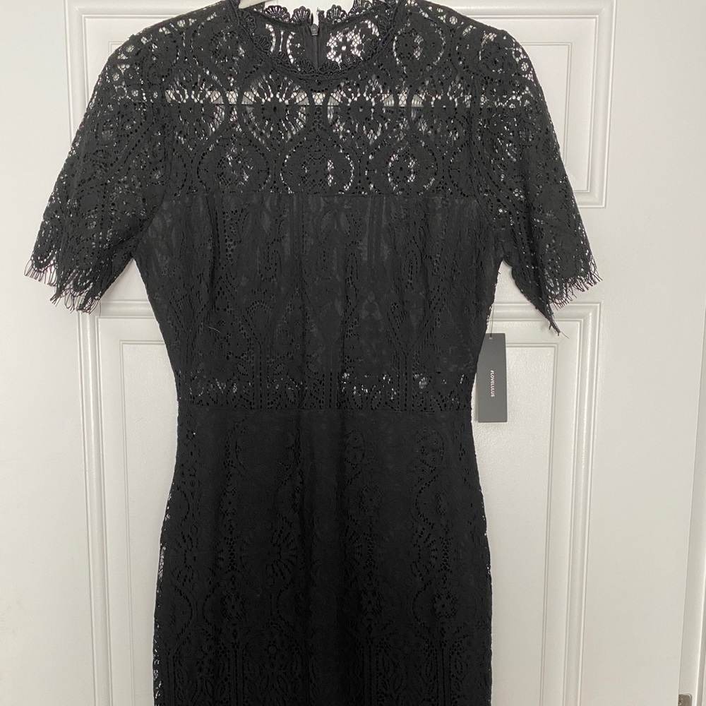 Lace fitted midi dress